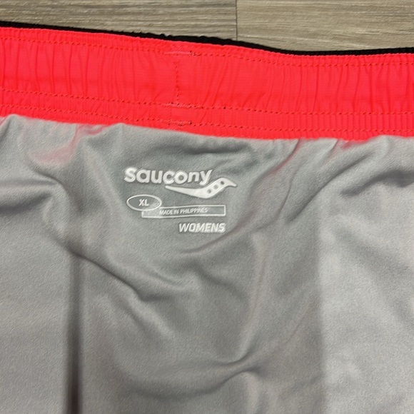 Saucony athletic shorts size XL - Picture 4 of 7